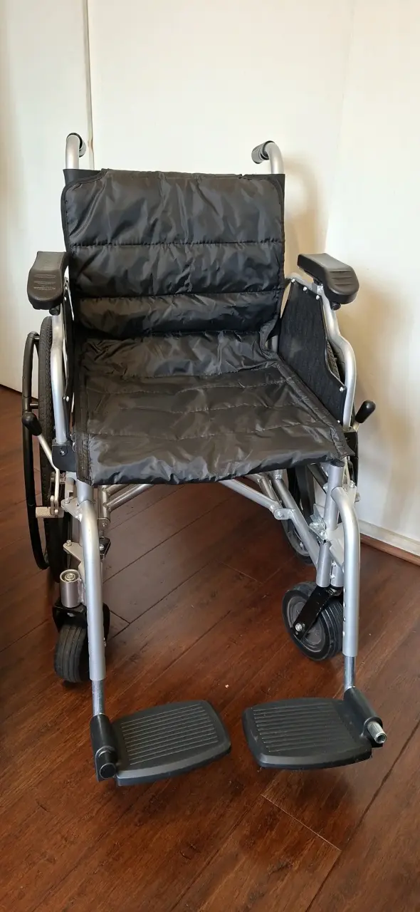 Silla de ruedas alumnio plegable en buen estado - 1