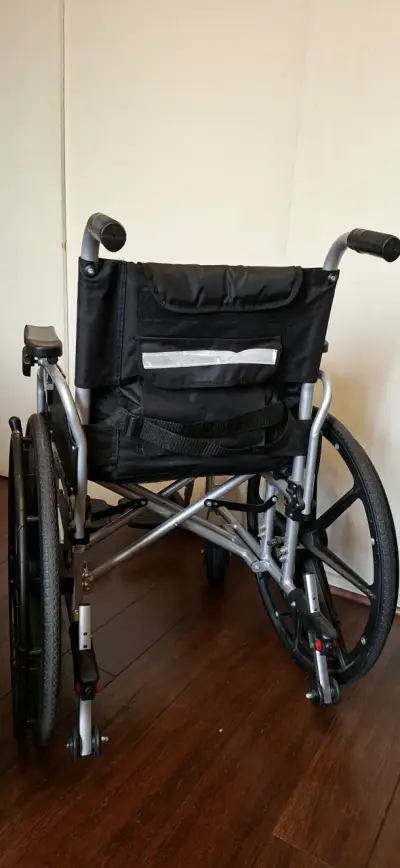 Silla de ruedas alumnio plegable en buen estado - miniatura 3