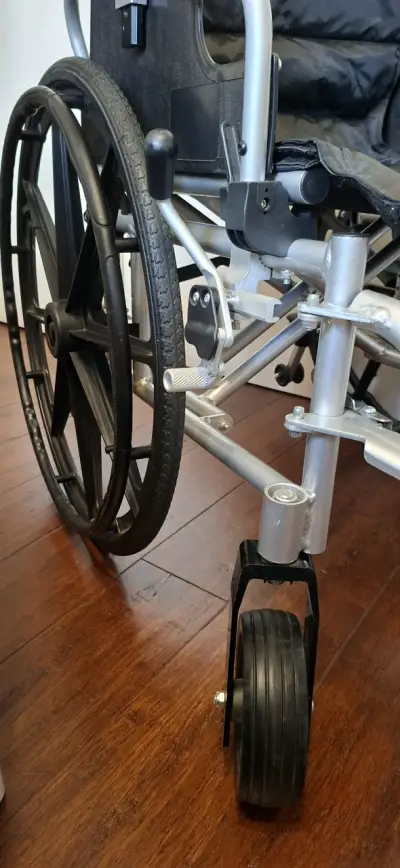 Silla de ruedas alumnio plegable en buen estado - miniatura 5