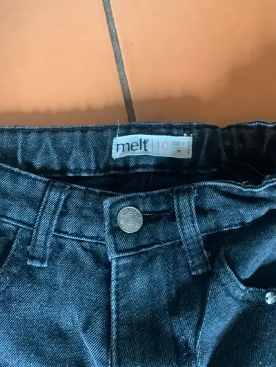 Jeans anchos con tachas decorativas para niña - miniatura 3