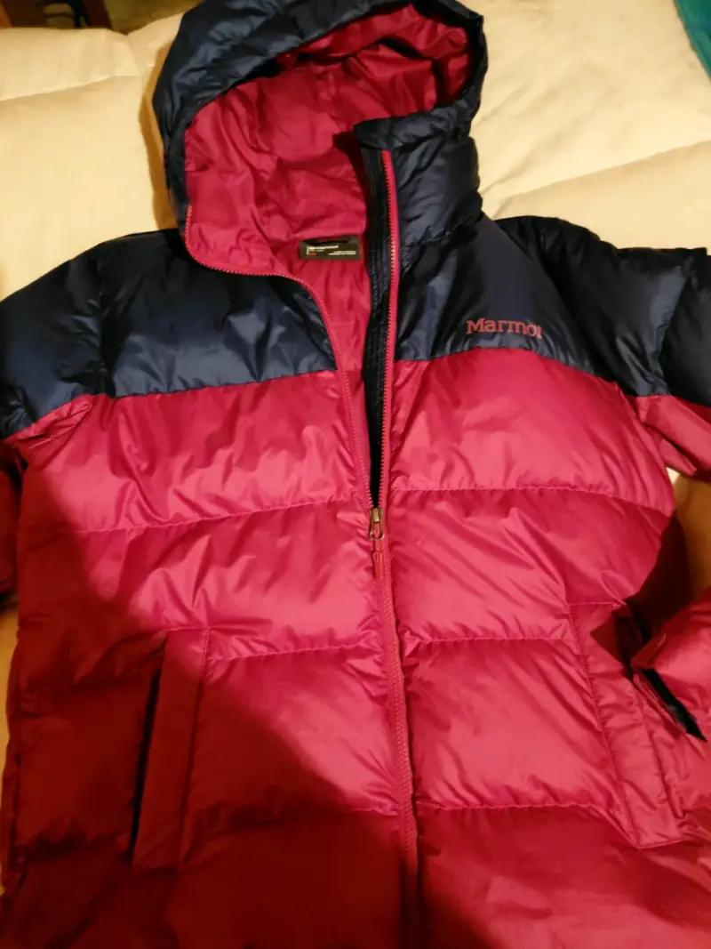Chaqueta acolchada Marmot bicolor con capucha - 1