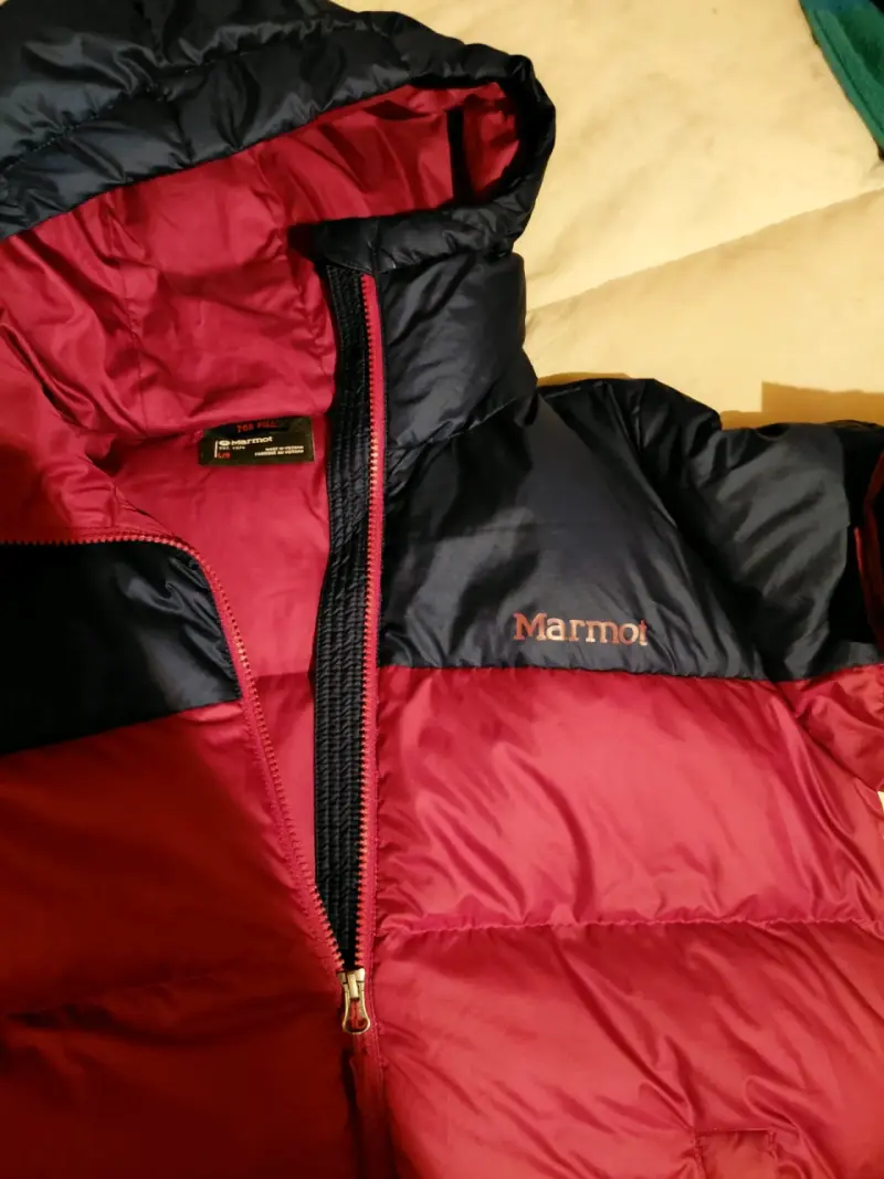 Chaqueta acolchada Marmot bicolor con capucha - 2