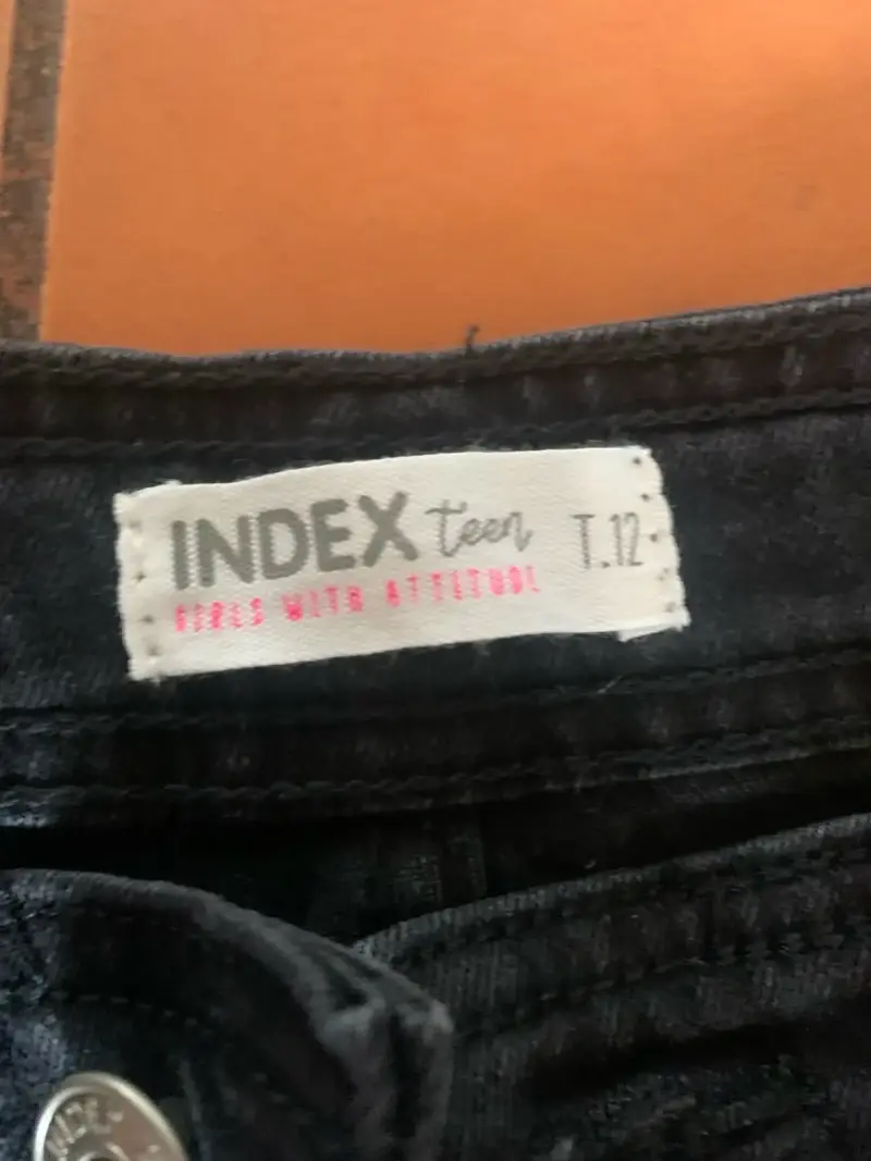 Jeans negros con detalles de perlas nuevos - 2