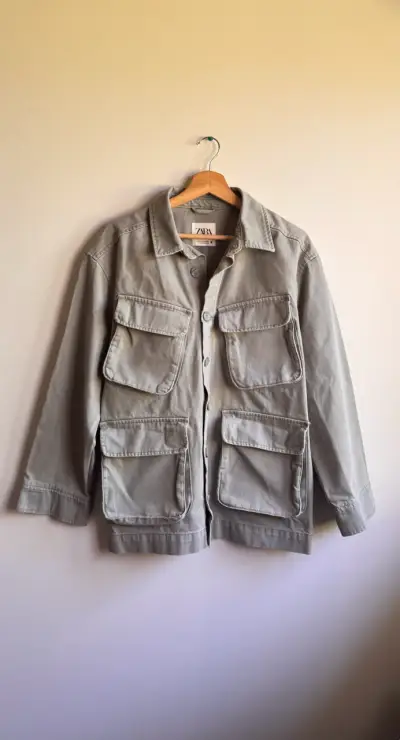 Chaqueta Zara talla XS da para M con bolsillos - miniatura 1