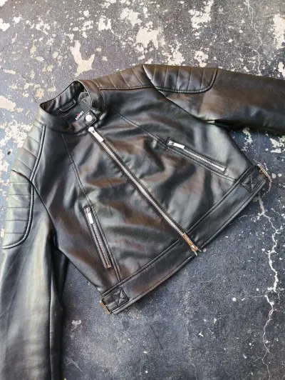 Chaqueta de cuero negra estilo biker - miniatura 2