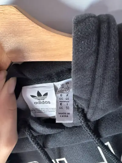 Polerón Adidas Talla M/L negro con capucha - miniatura 3
