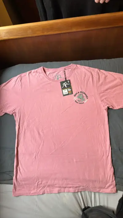 Polera rosada con diseño - miniatura 2