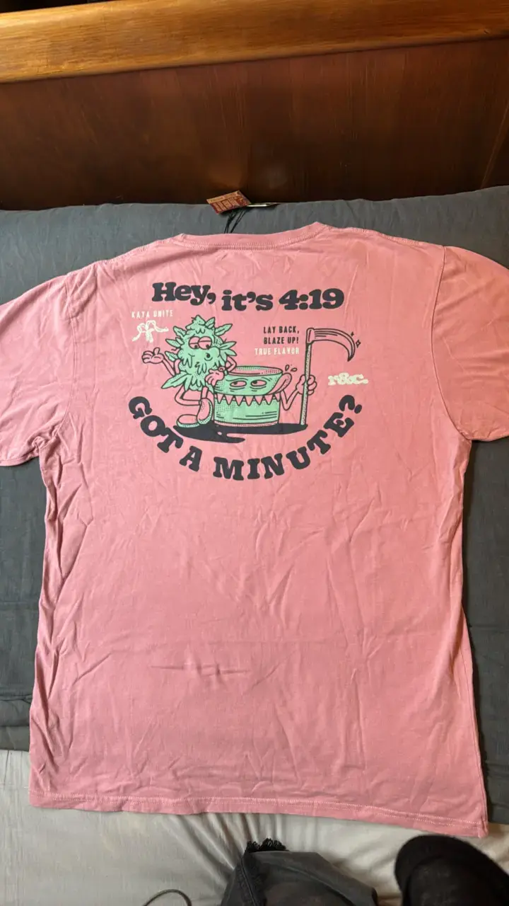 Polera rosada con diseño - 3