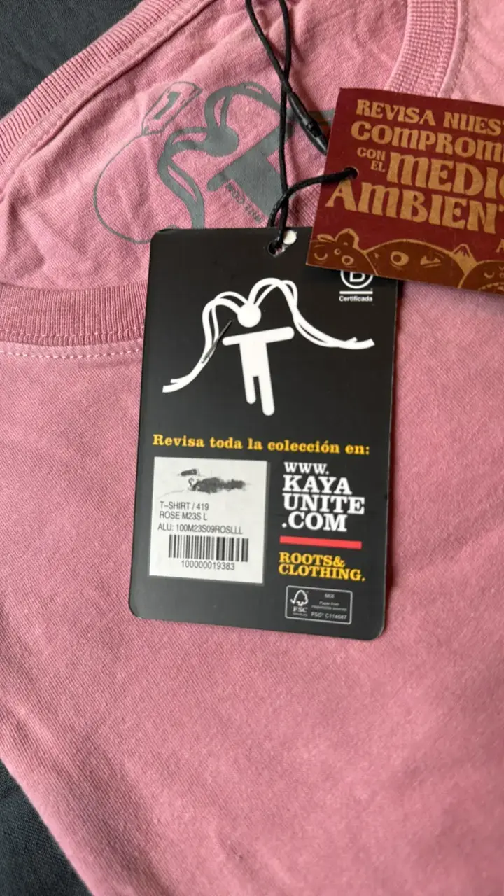 Polera rosada con diseño - 4