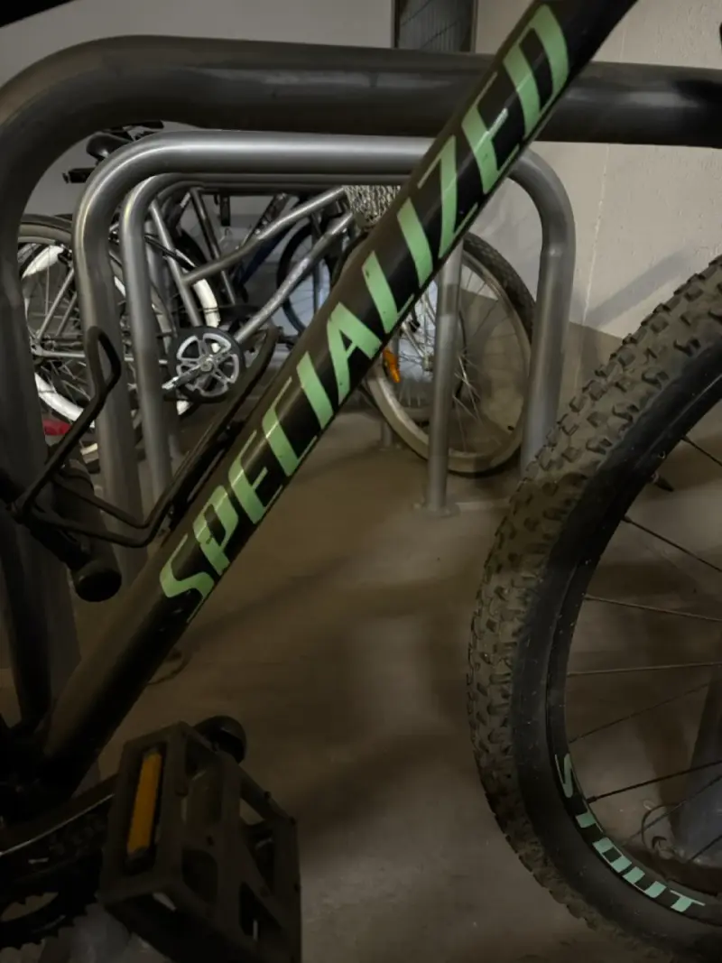 Bicicleta Specialized de montaña negra - 5
