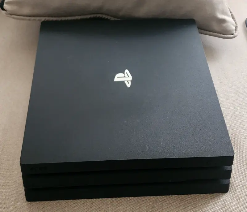 Consola PlayStation 4 pro 1tb negra - 1