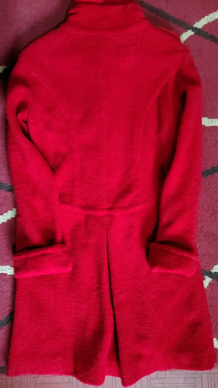 Abrigo rojo de lana con botones - 3