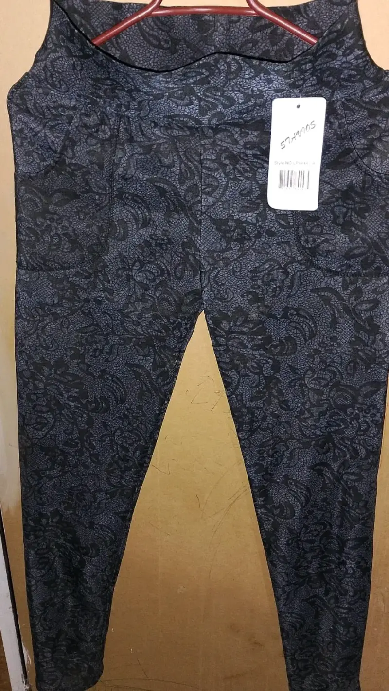 Pantalones estampados negros para mujer - 1