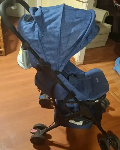 Coche de bebé plegable azul con diseño de cocodrilo - miniatura 2