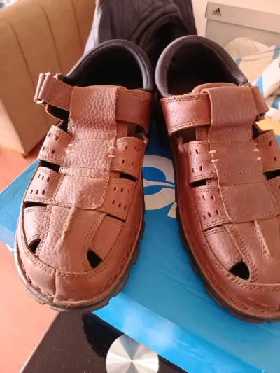 Sandalias de cuero marrón cerradas para hombre - miniatura 1