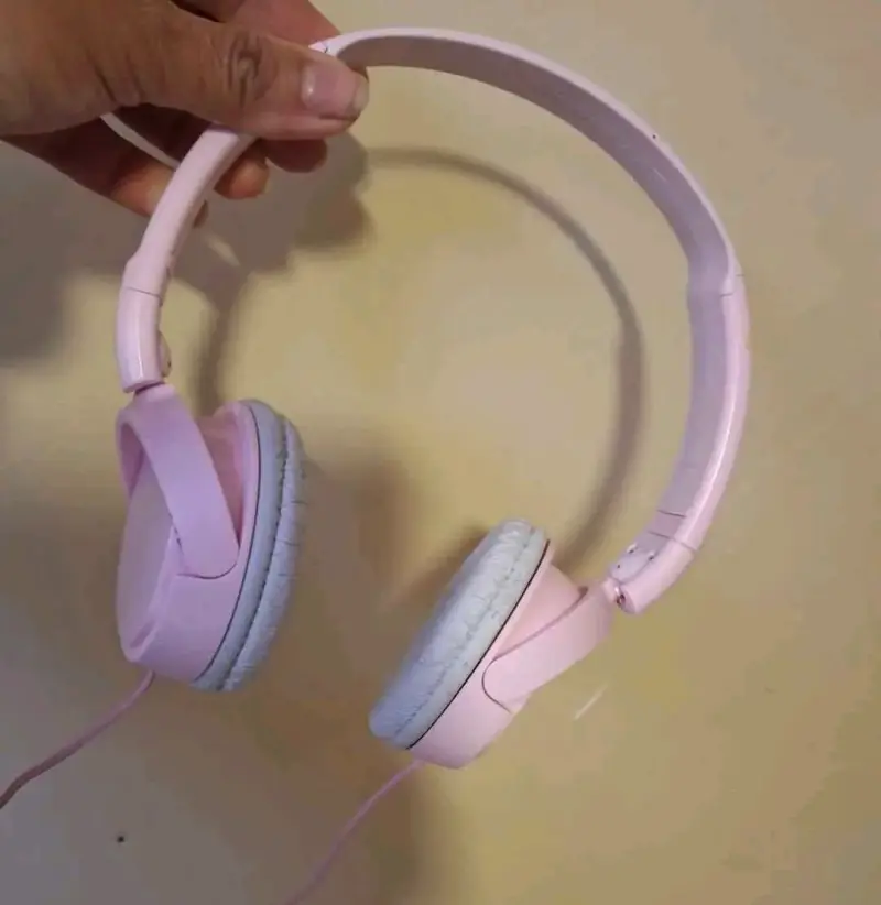 Audífonos rosados con cable para música