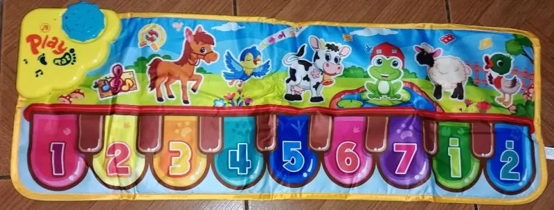 Alfombra musical infantil con animales y números