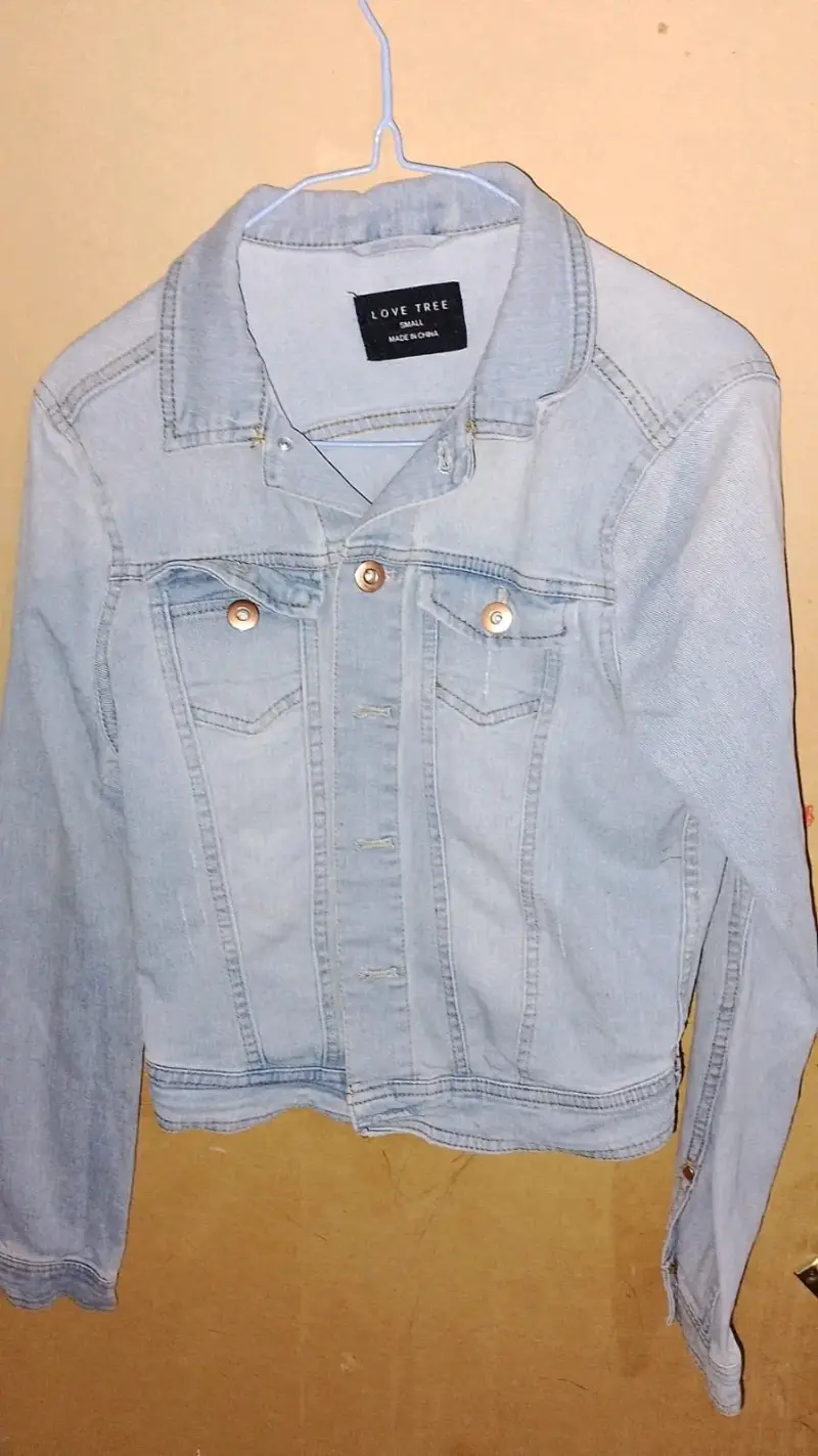 Chaqueta de mezclilla Love Tree azul claro