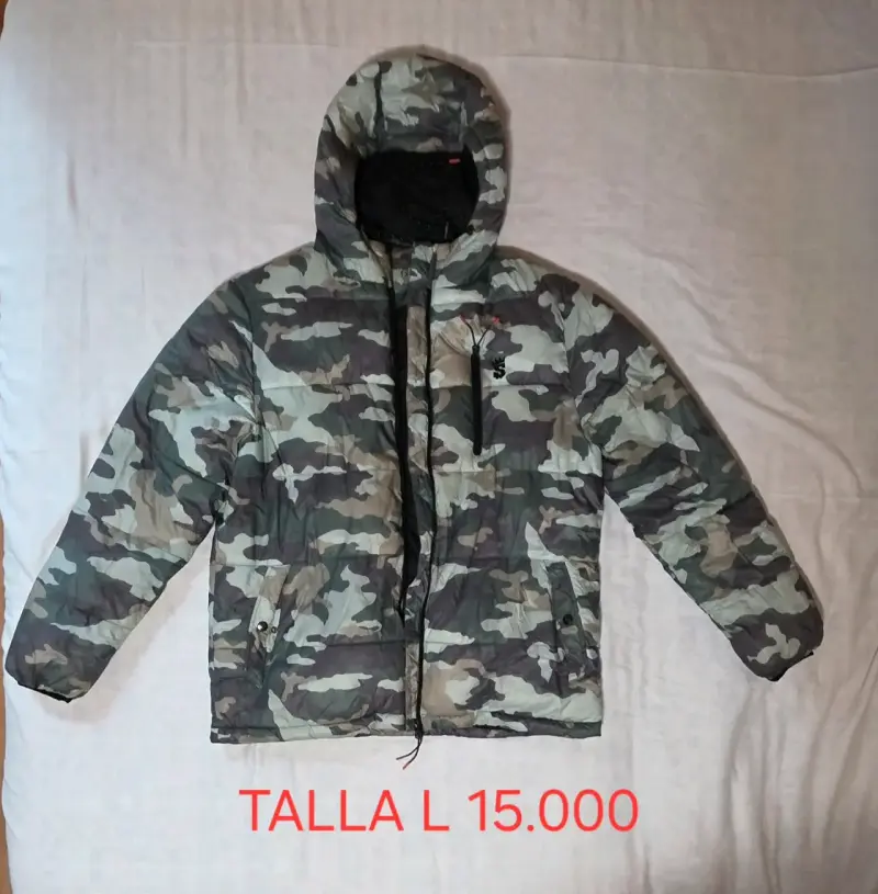 Chaqueta camuflaje con capucha talla L