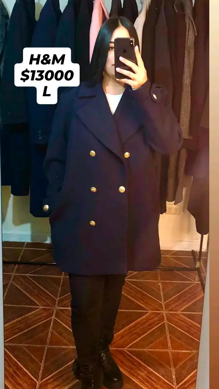 Abrigo azul marino H&M con botones dorados