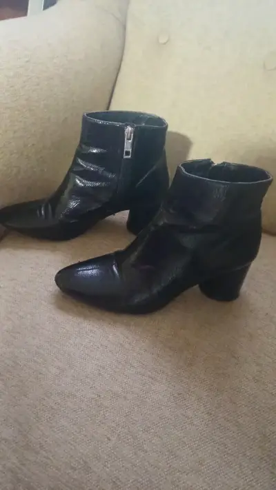 Botines de cuero negro con tacón medio - miniatura 1
