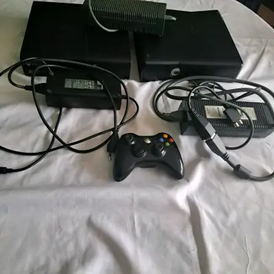 Consola Xbox 360 RGH Y E REPUESTO - miniatura 1