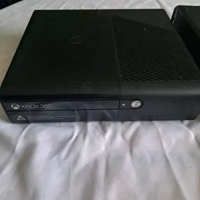 Consola Xbox 360 RGH Y E REPUESTO - miniatura 2