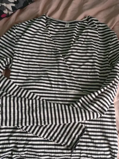 Polera de rayas blanco y negro - miniatura 1