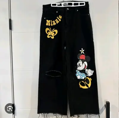 Jeans negros con diseño de Minnie - miniatura 2