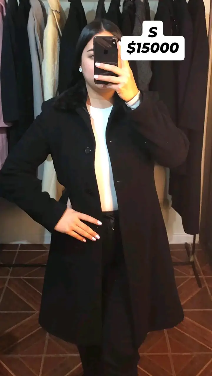 Abrigo negro de lana elegante para mujer