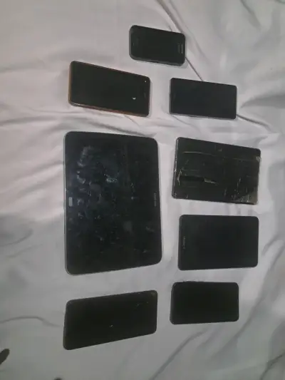 Lote de celular telefono y tablet para repuestos - miniatura 3