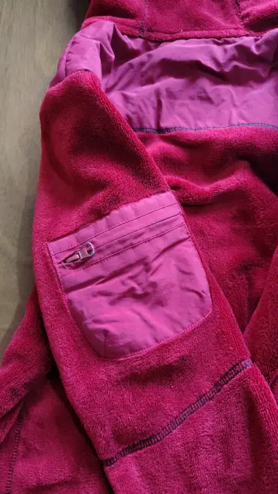 Chaqueta polar roja con capucha para mujer - miniatura 4