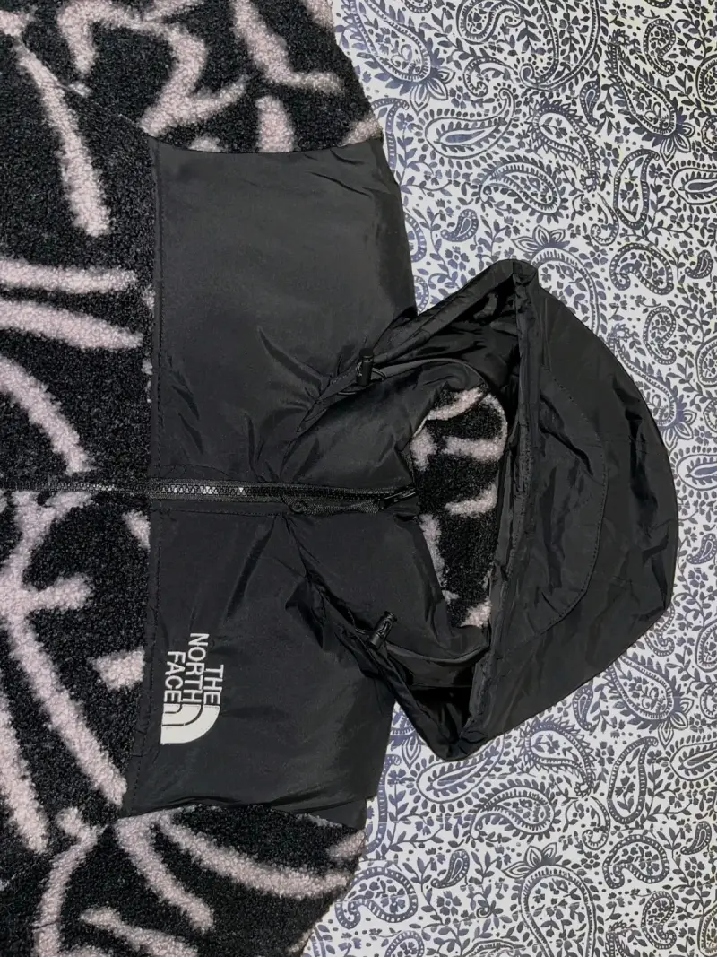 Parca The North Face negra y blanca - 2