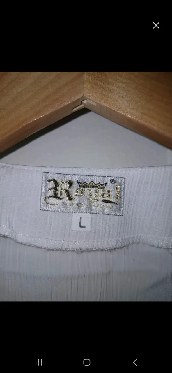Blusa blanca con encaje elegante - 3