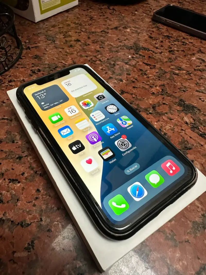 iPhone 11 64Gb Amarillo - 2
