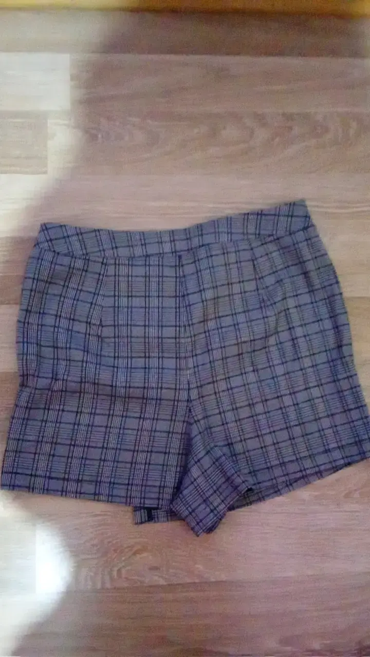 Falda short de cuadros grises con cierre lateral - 2
