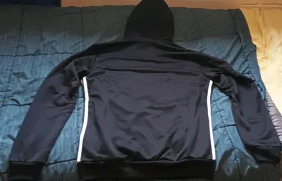 Polerón deportivo negro con capucha y logo - miniatura 2