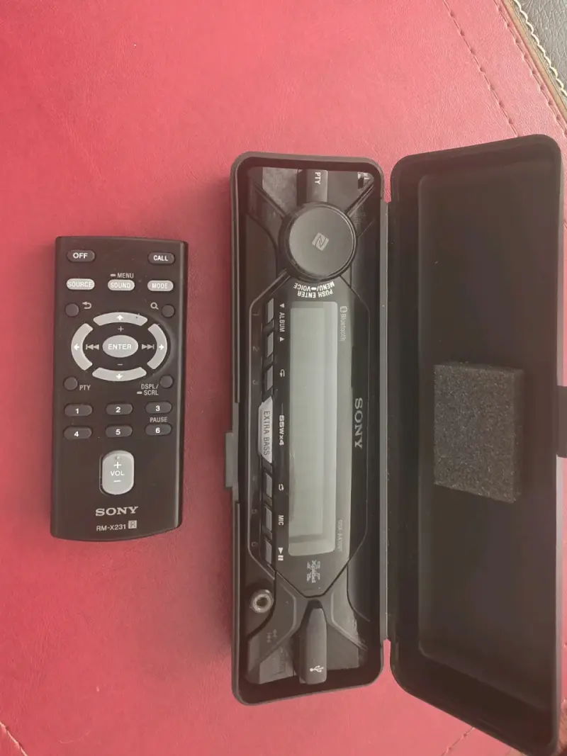 Radio para auto Sony con control remoto - 1