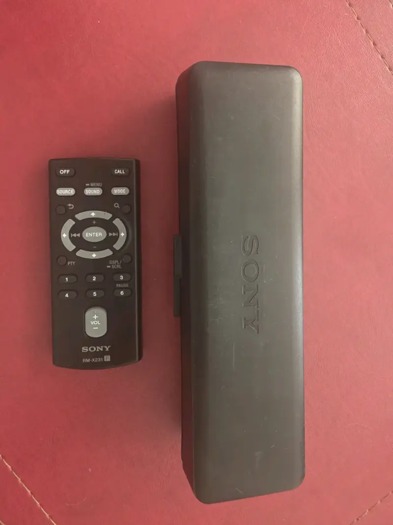 Radio para auto Sony con control remoto - 2