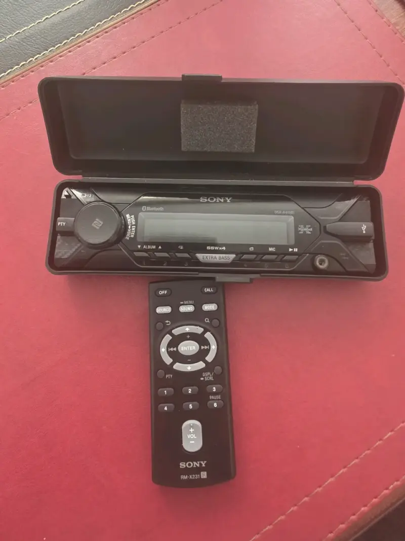 Radio para auto Sony con control remoto - 3