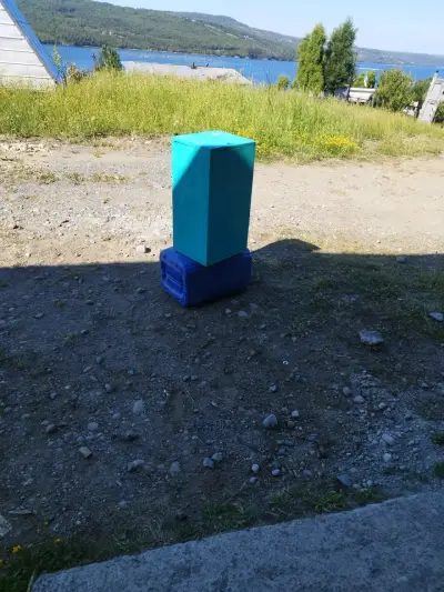 Contenedor de basura azul para exteriores - miniatura 2