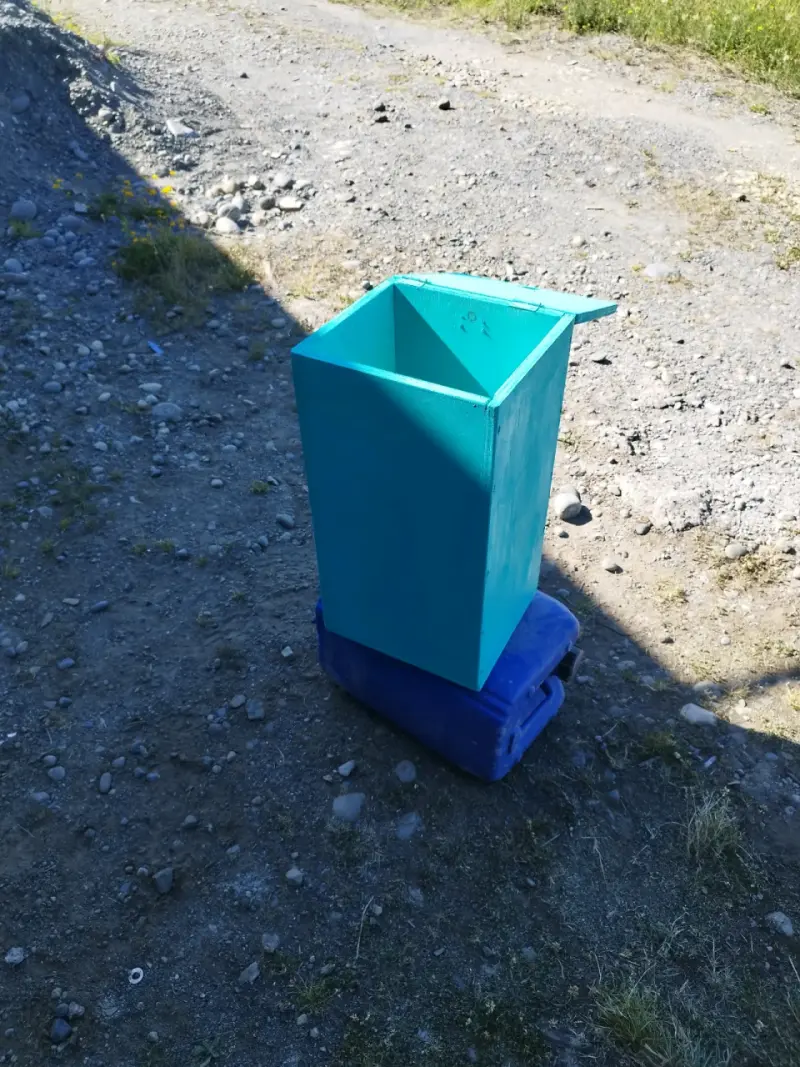 Contenedor de basura azul para exteriores - 3