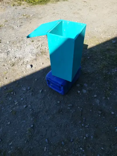 Contenedor de basura azul para exteriores - miniatura 4