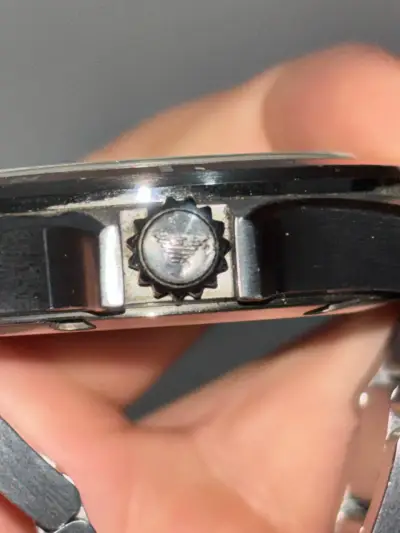 Reloj de pulsera negro con detalles rojos - miniatura 4