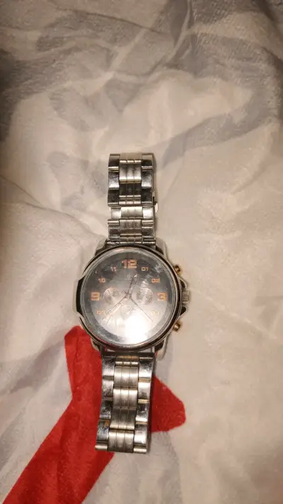 Reloj de pulsera metálico clásico - miniatura 1