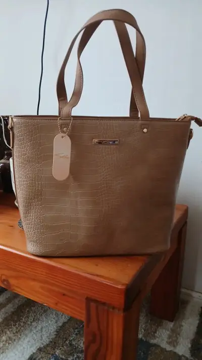 Cartera beige de cuero sintético Sei - miniatura 1