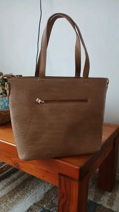 Cartera beige de cuero sintético Sei - miniatura 2
