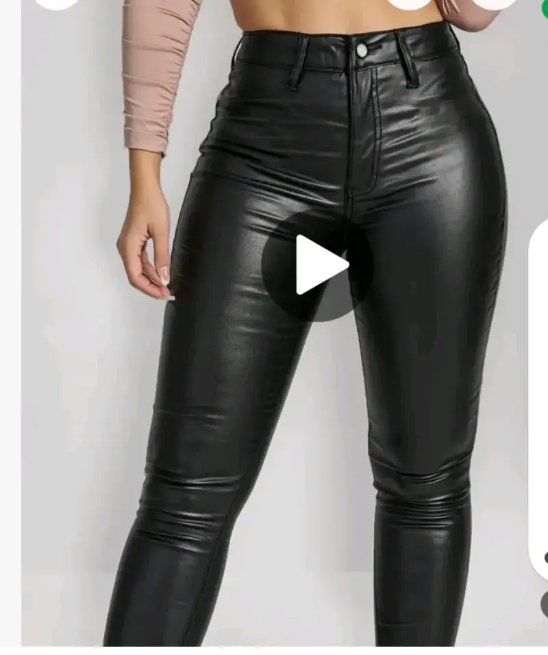 Pantalones ajustados de cuero sintético negro - 5