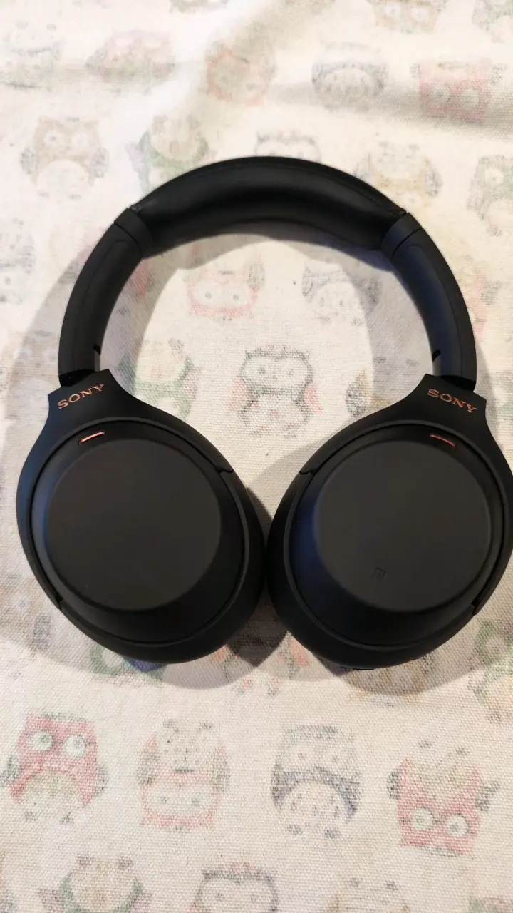 Audífonos Sony WH-1000XM4 inalámbricos negros - 1