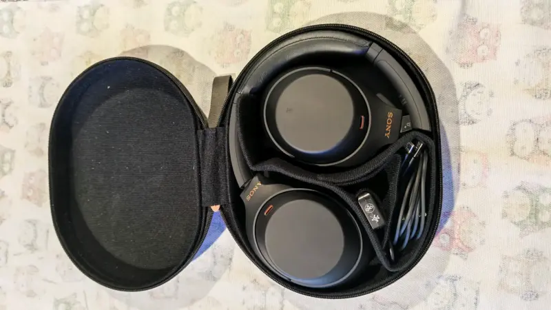 Audífonos Sony WH-1000XM4 inalámbricos negros - 3